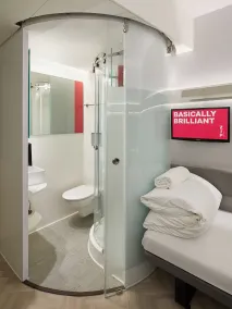 ZIP by Premier Inn Cardiff - Property amenity