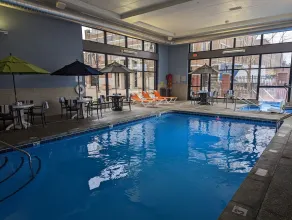 Courtyard by Marriott Holland Downtown - Piscine