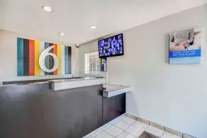 Studio 6 Extended Stay - Ocean Springs, MS - Hall