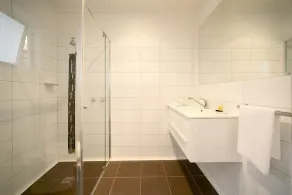 Admiral Motor Inn - Bathroom