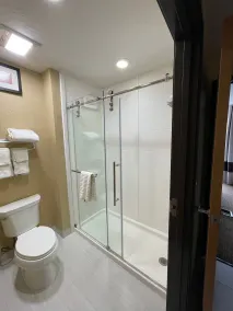 Comfort Suites San Antonio SeaWorld - Lackland AFB - Bathroom