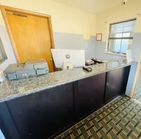 Americas Best Value Inn Jay - Concierge-Schalter
