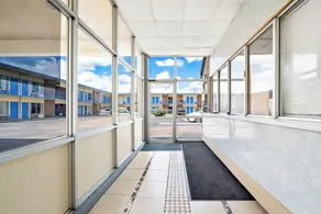 Capitol Inn and Suites - Hall