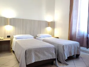 Hotel Mondial - Room