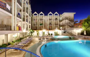 Hotel Palace - Piscina