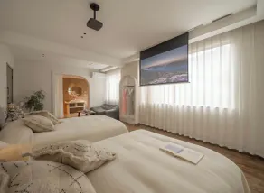 Three-Colored Cloud River - Room