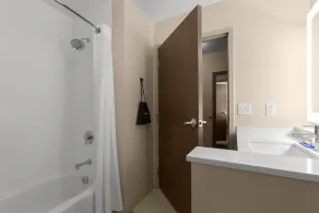 Holiday Inn Express & Suites - Fayetteville South by IHG - Bathroom