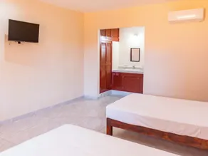 OYO Hotel La Playa - Room