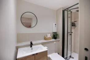 Lindenstone Stylish & Comfortable Stays in the Heart of Maidstone - Baño