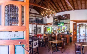 Estrada Hotel & Bistro - Restaurant