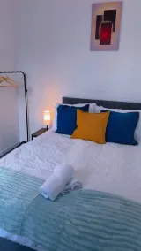 Spacious 3BR Sleeps 8 1G Wifi Free Parking - Værelse