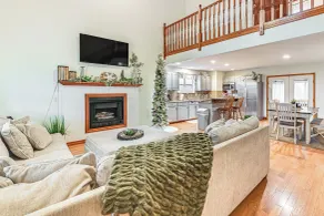 Williamstown Gem w/ Private Pool & Hot Tub! - Intérieur