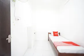 Blessings Homestay RedPartner near Stasiun Kediri - Room