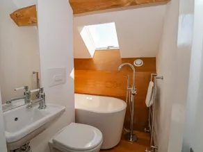 The Barn at Chatsworth Farm - Bathroom