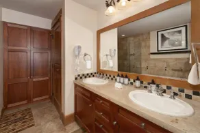 Premier 1 Bedroom Ski In, Ski Out Lone Eagle Condo With The Best Access To Skiing In Keystone - Bathroom