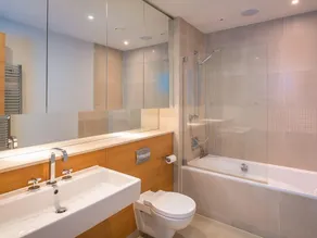 4 Dart Marina - Bathroom