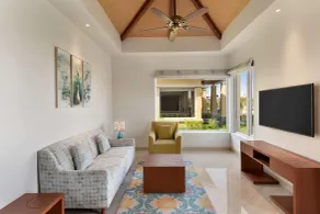 Hawthorn Suites by Wyndham Dwarka - Rom