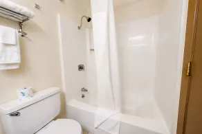 Fairbridge Inn And Suites - Badezimmer