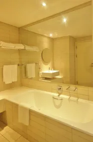Labadi Beach Hotel - Baño