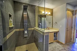 Picturesque Port Angeles Cabin w/ Fire Pit! - Innvendig