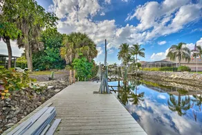 Pool Access & Beach Gear! Canalfront Naples Home - Interiör