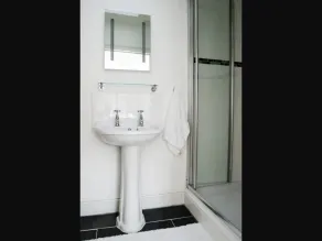 Bronfelin & Troed-y-Rhiw Holiday Cottage - Bathroom
