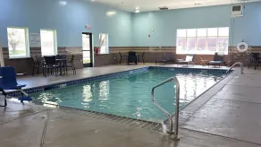 Holiday Inn Express Hotel & Suites Vineland Millville by IHG - Piscine