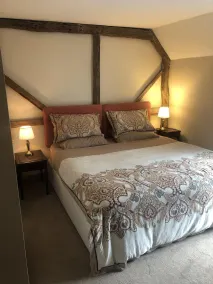 Sir Alfred Munnings Hotel - Værelse