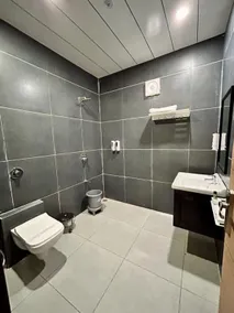 Aceotel Select Akshar Imperial Morbi - Badeværelse