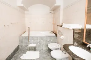 Hotel Kert FREE PARKING - Bathroom