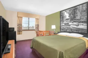 Super 8 by Wyndham Riverton - Room