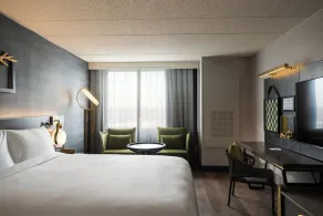 Renaissance Chicago North Shore Hotel - Room