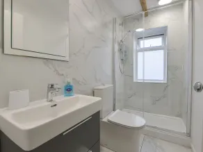 2 Bayview - Bathroom