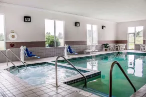Rodeway Inn Abbotsford - Piscina