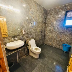 Ekaant Stays - Manali - Room