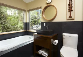 Middle Beach Lodge - Baño
