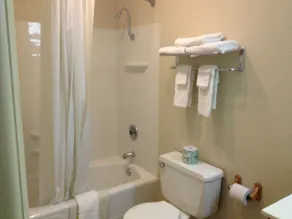 America's Best Inn and Suites Emporia - Salle de bain