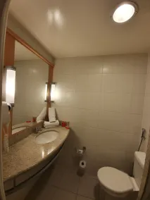 ibis BH Afonso Pena Savassi - Bathroom