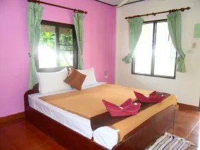 Lanta Palm Beach Resort , Beach Bungalow - Koh Lanta - Zimmer
