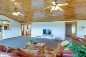 Mountain Views + Shared Pool: Ozarks Family Home - Innenbereich