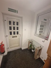 Steyn Guest Lodge - Interior entrance
