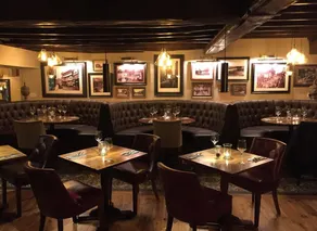 Crown Hotel - Restaurante
