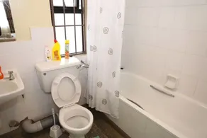 Ramon Cozy Maisonette - Bathroom