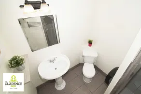 The Clarence Park - Bathroom