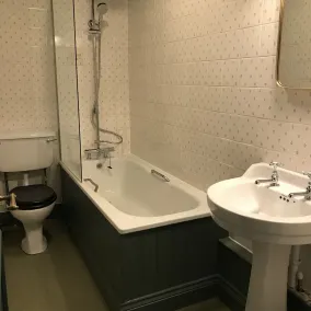 The Green Dragon Hotel - Bathroom