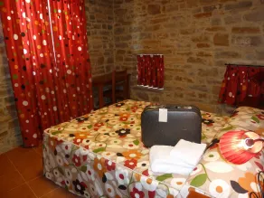Casas Pirineo Aínsa: Pool & Garden - Zimmer