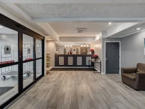 Eastlake Suites Hotel & Conference Center By OYO Urbana - Réception