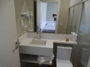 Cynn Hotels - Bathroom