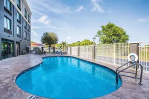Comfort Inn & Suites Clearwater South - Basseng