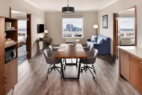 Four Points by Sheraton Calgary Airport - Chambre